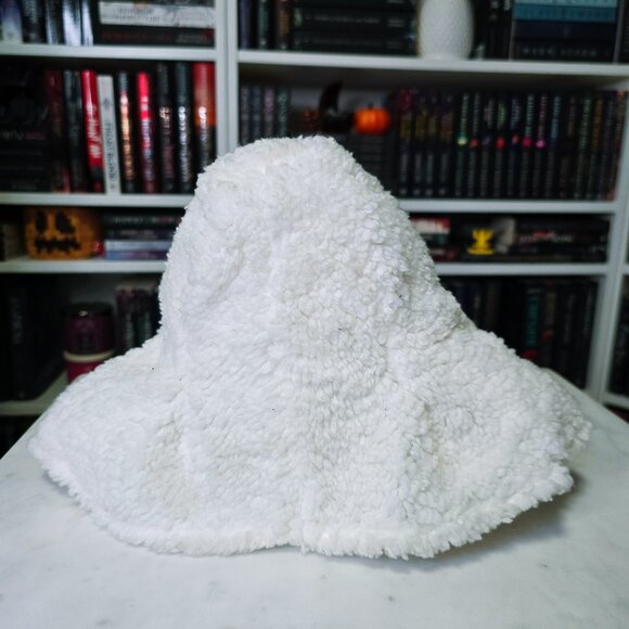 MICHAELS Small Sherpa Ghost - 2024 Collection - Picture 2 of 3